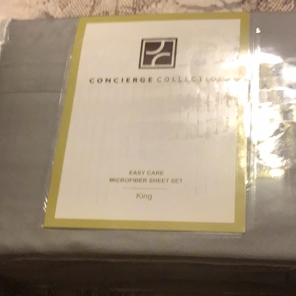 NWT KING SHEET SET CONCIERGE COLLECTION LIGHT GRAYSET. Still in zippered bag - Picture 3 of 4